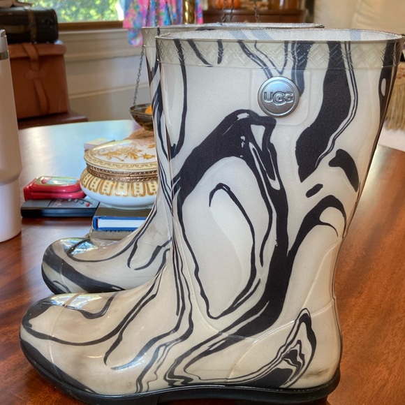 UGG Shoes - UGG Sienna Marble Rain Boots size 7